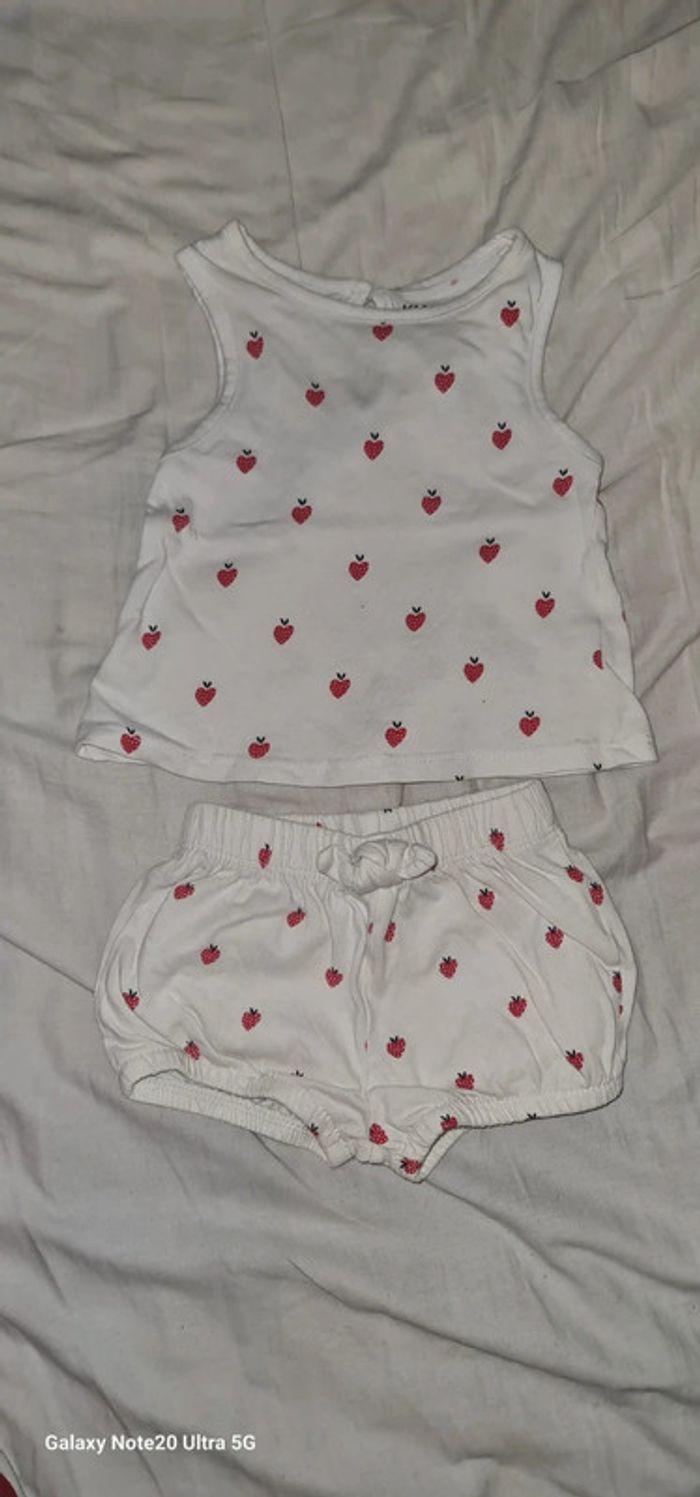 Ensemble short + débardeur fraises 3mois - photo numéro 1