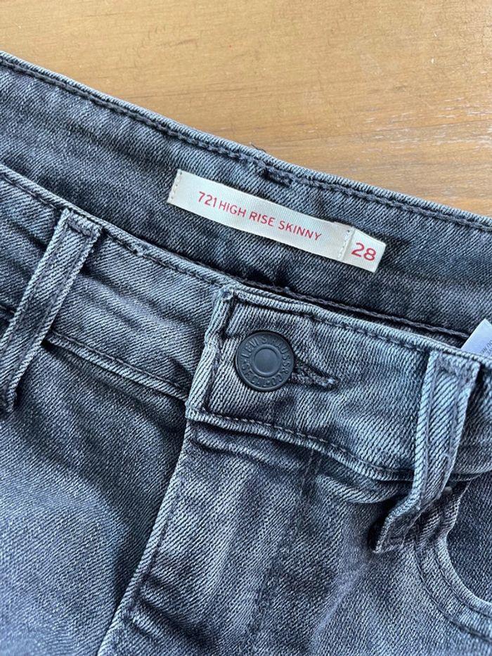 Jeans Lévis 721 High Rise Skinny gris foncé - photo numéro 4