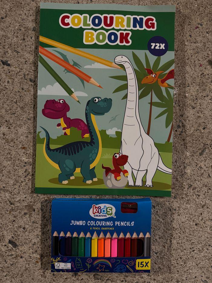 Livre de coloriage + crayon de couleur - photo numéro 1