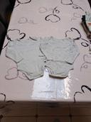 lot  de  2  bodys taille 86-92(18-24mois)