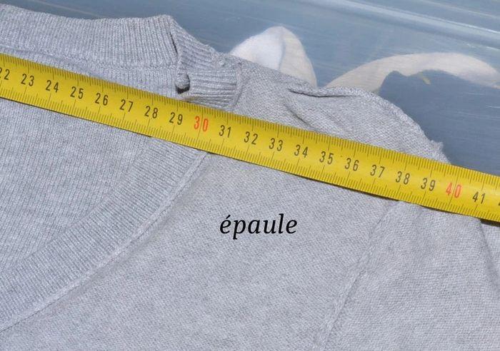 Pull col V fin et ajusté gris clair taille S - photo numéro 3