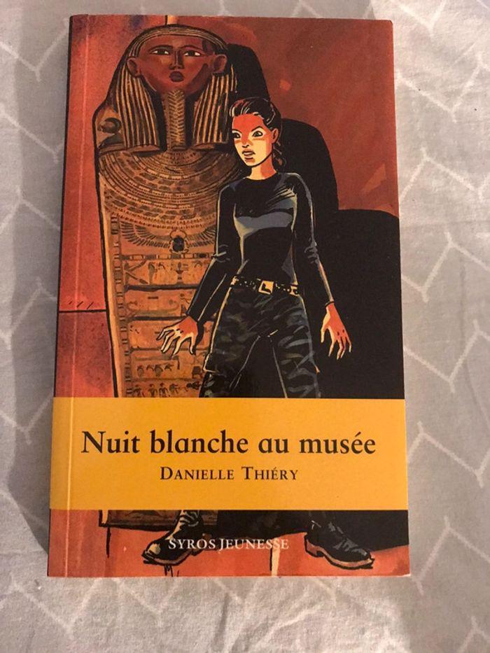 Livre nuit blanche au musee - photo numéro 1