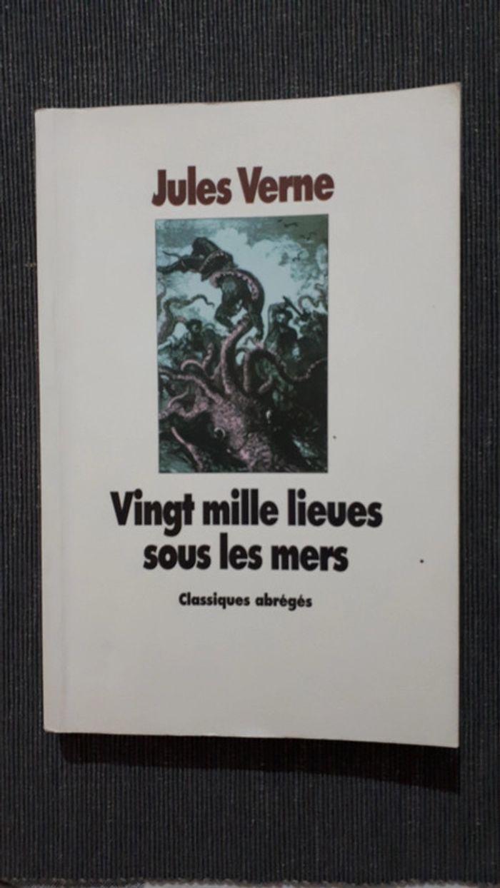 Livre Vingt mille lieues sous les mers - photo numéro 1