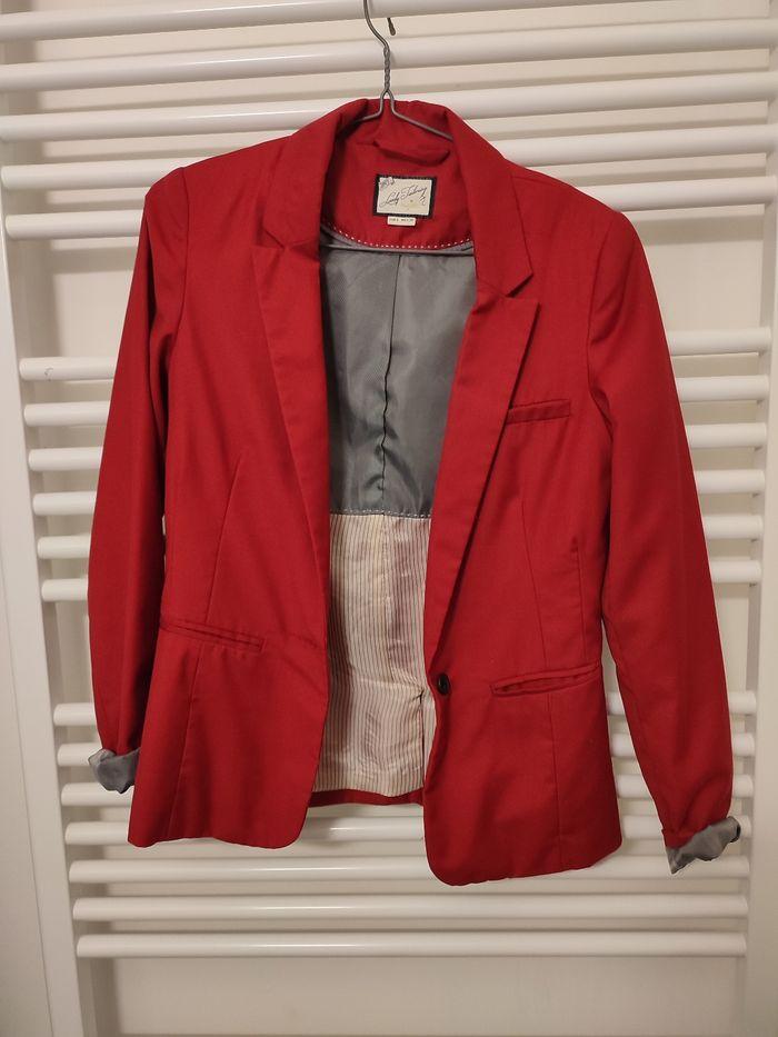 Veste rouge - photo numéro 1