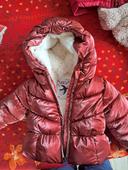 Beau manteau Ikks 6 mois rose foncé avec capuche  fourré à l'intérieur bien chaud