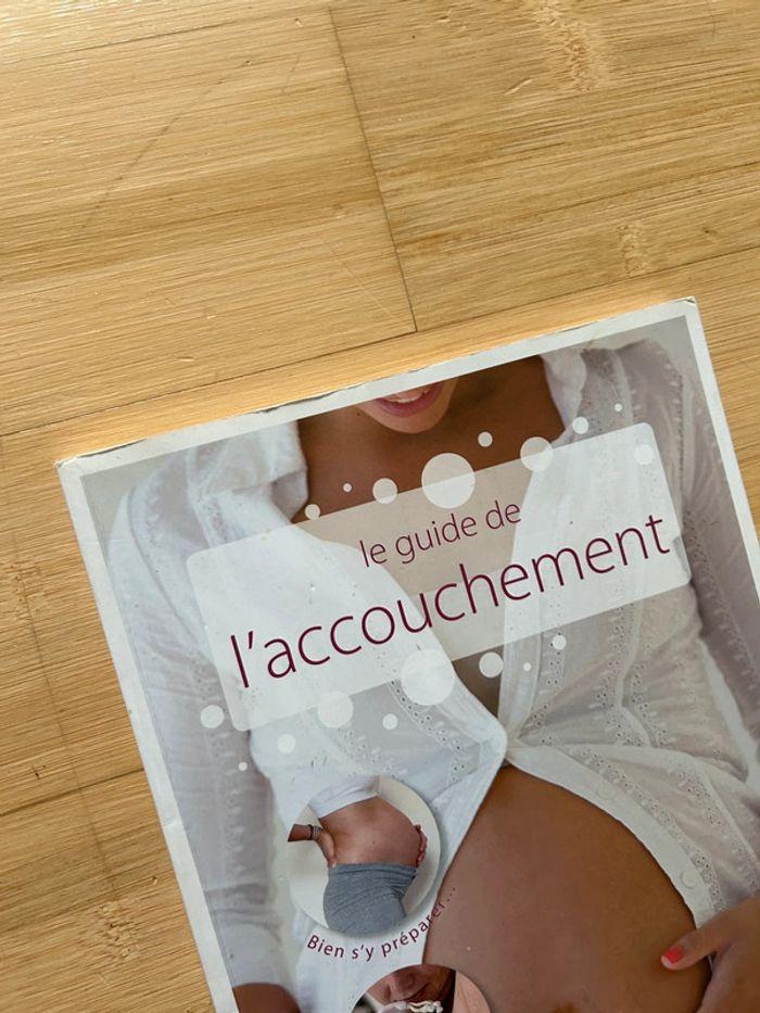 Livre le guide de l’accouchement - photo numéro 2