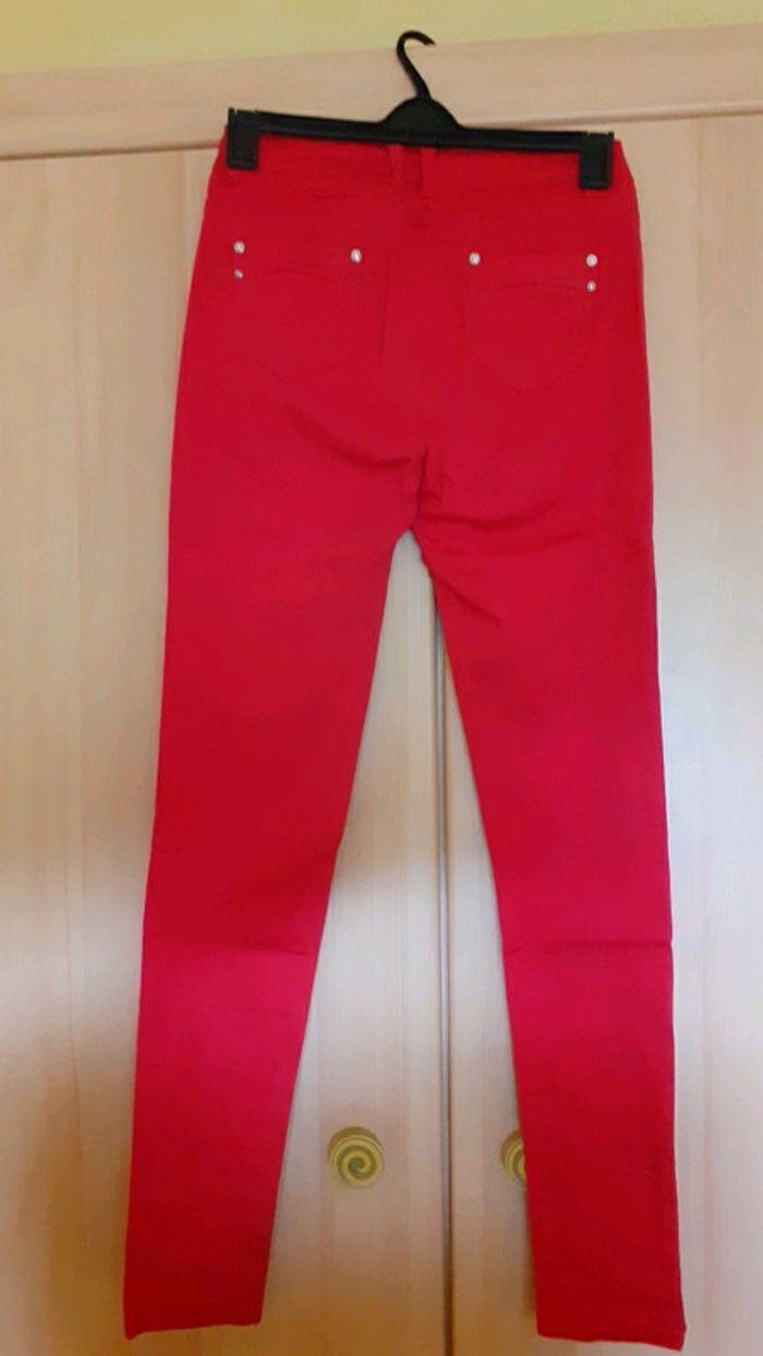 Pantalon rouge - photo numéro 2