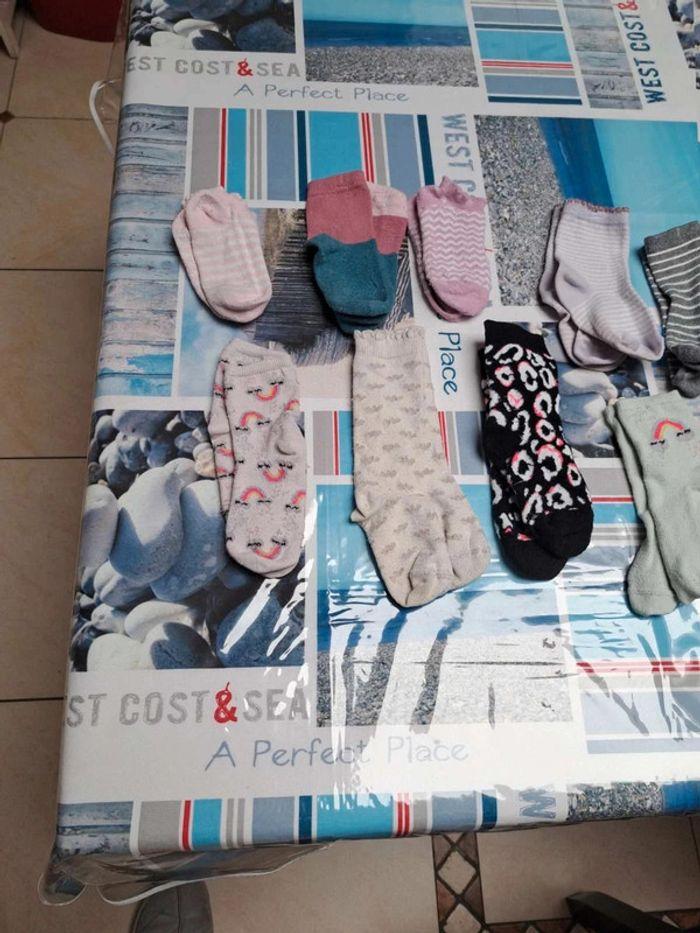 11  paires  de  chaussettes  filles  taille  23-26 - photo numéro 2