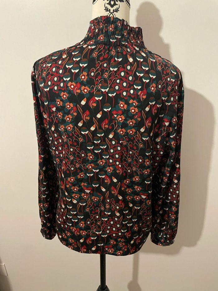 Blouse manche longue satin noir motif multicolore fermeture éclair col galeries Lafayette taille 36 - photo numéro 3