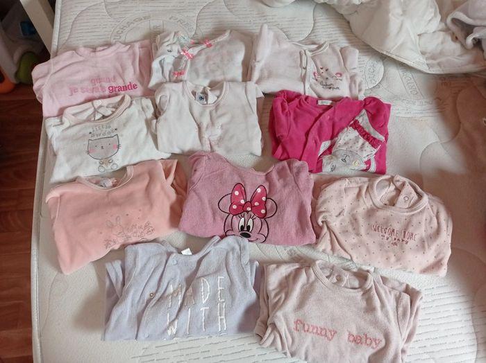 Lot de 11 pyjamas 6 mois fille