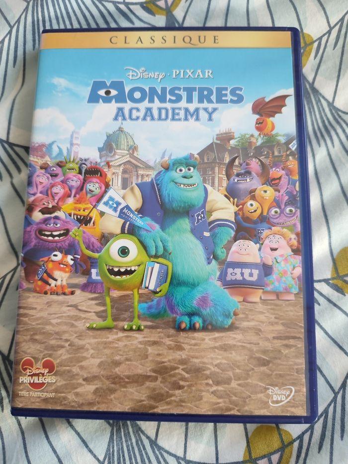 A saisir : DVD Disney  " monstres academy " ( bien lire) - photo numéro 1