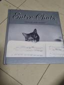 Livre entre chats