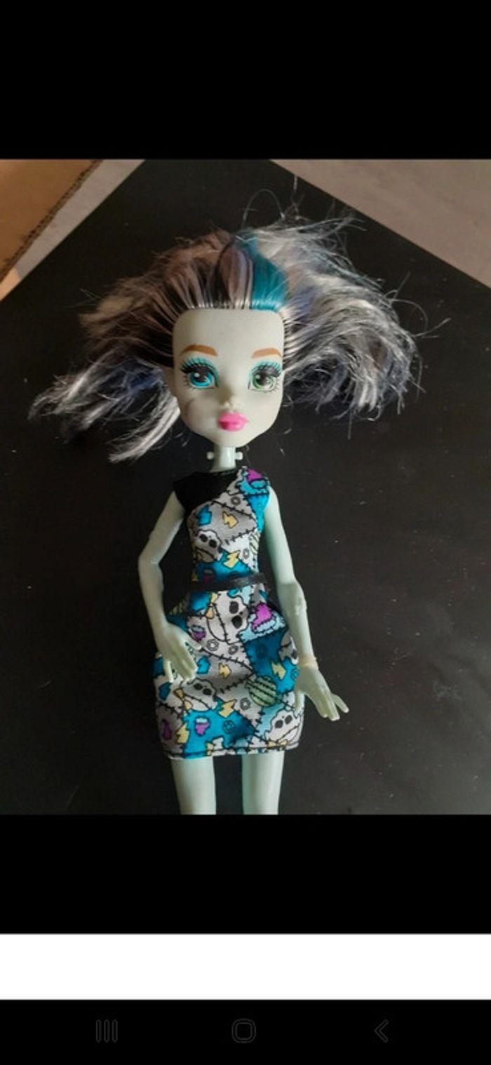 Poupée Monster High.  Frankie Stein. - photo numéro 3