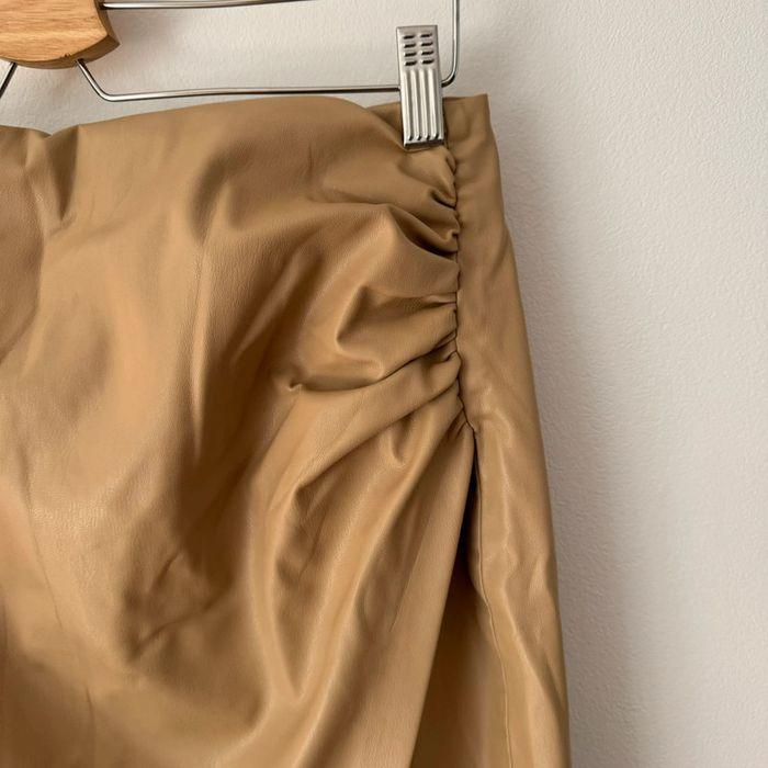 Jupe midi Zara en simili cuir beige, taille L. - photo numéro 5