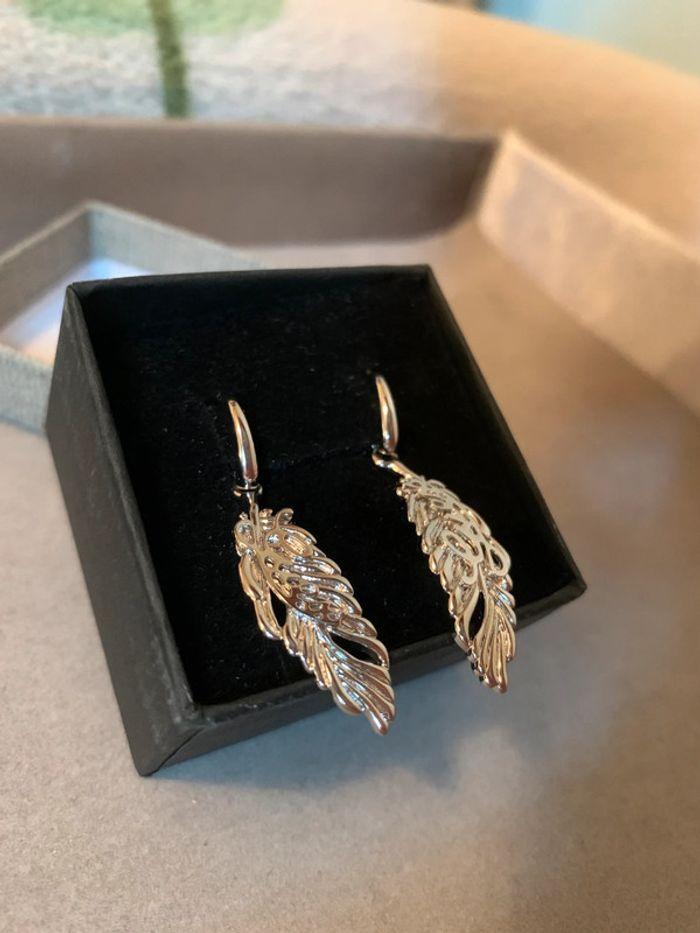 Boucles d'oreilles plumes pendantes en argent - photo numéro 4