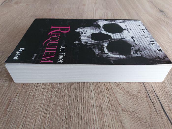 Livre "Requiem" Luc Fivet - photo numéro 5