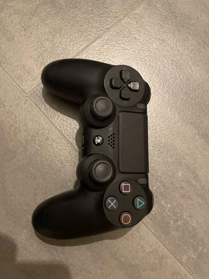 Console PS4 Slim avec manette - photo numéro 3