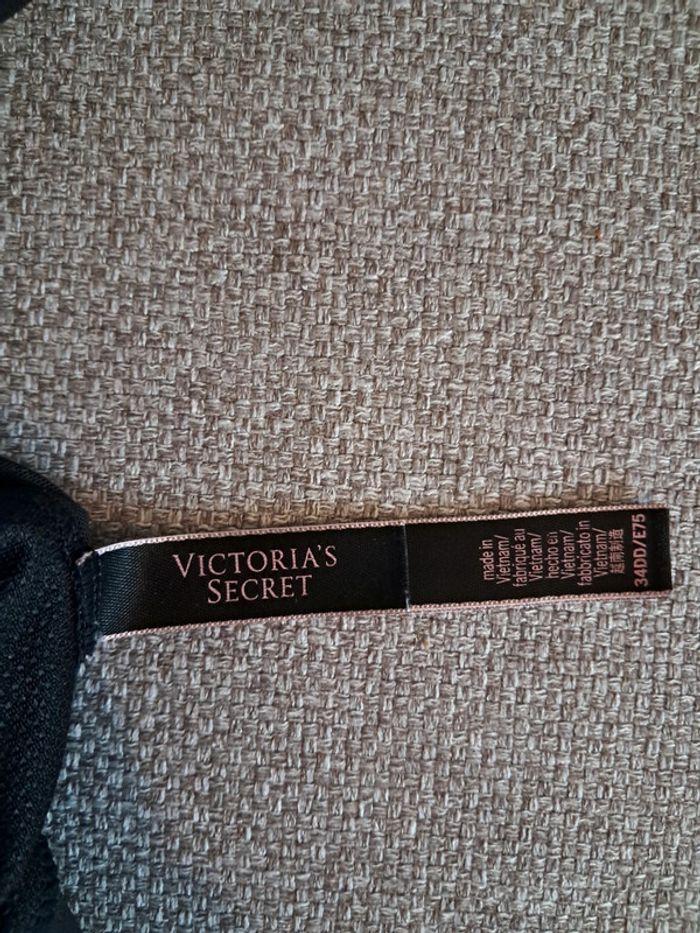 brassiere Victoria's Secret noir taille 90E - photo numéro 2