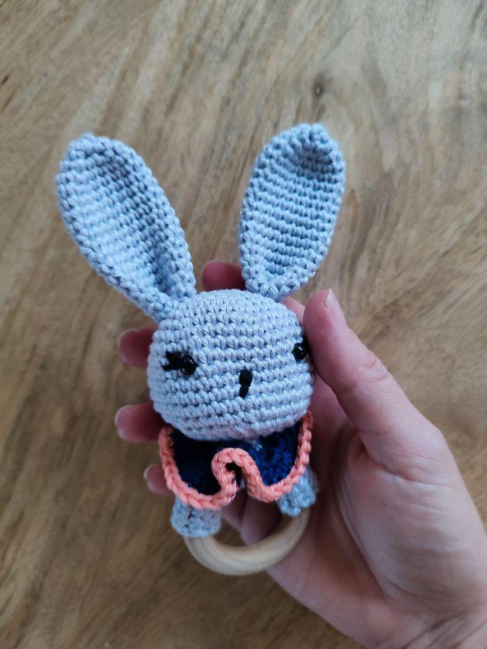 Hochet Lapin crocheté à la main en France - photo numéro 3