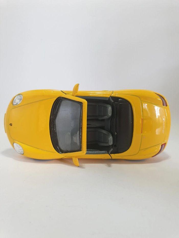 Kinsmart Porsche Boxster S Rétro Friction Jaune - 1/34 - photo numéro 15