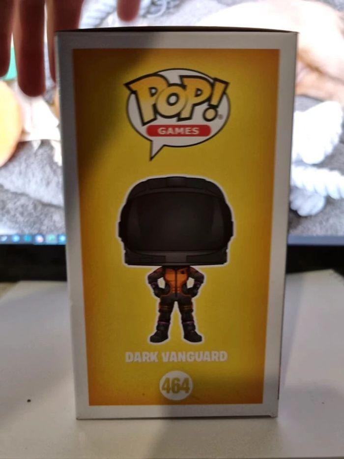 Funko pop ! Fortnite - Dark Vanguard # 464  GITD - photo numéro 6