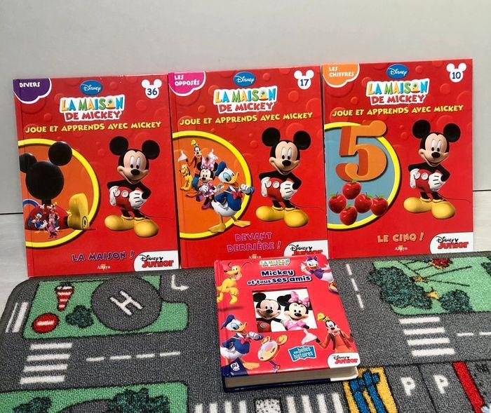 ot de 4 livres Mickey. - photo numéro 1