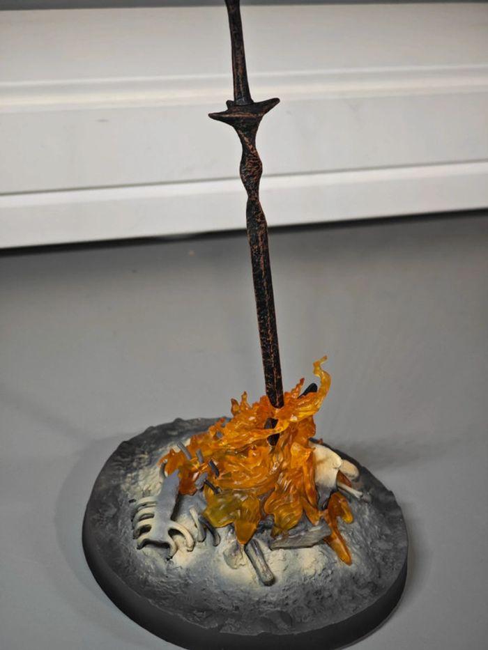 Figurine Dark Souls III : Bonfire Lit/ feu de camp 22cm neuve sans boîte - photo numéro 2