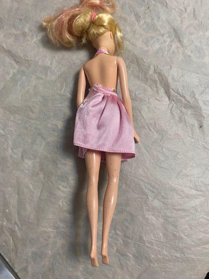 Poupée barbie habillée . - photo numéro 5