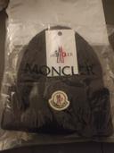 Bonnet Moncler noir neuf avec étiquette