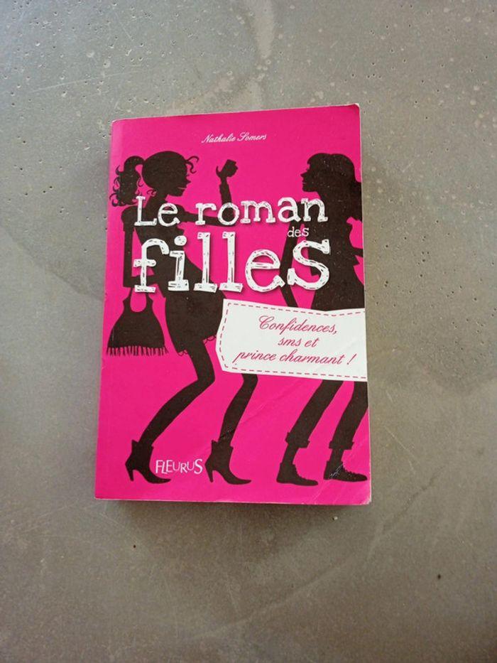 Livre le roman des filles - photo numéro 1