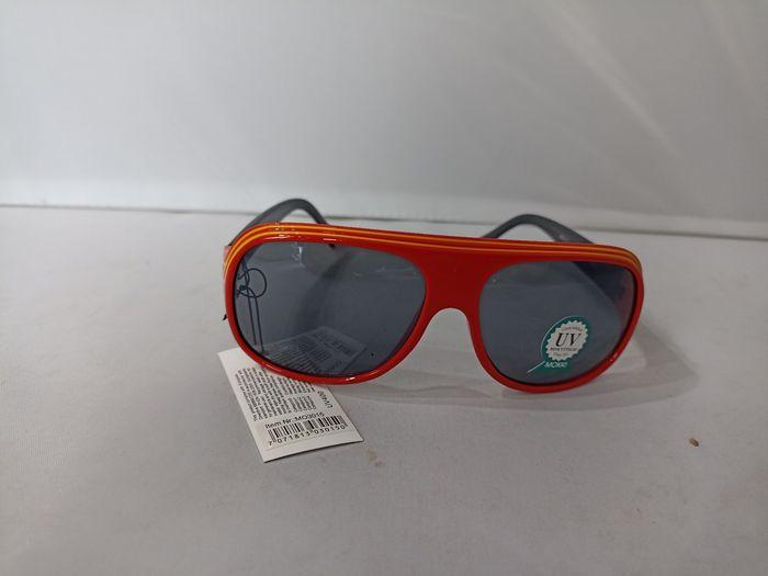 Lunettes de soleil garçon rouge - photo numéro 1