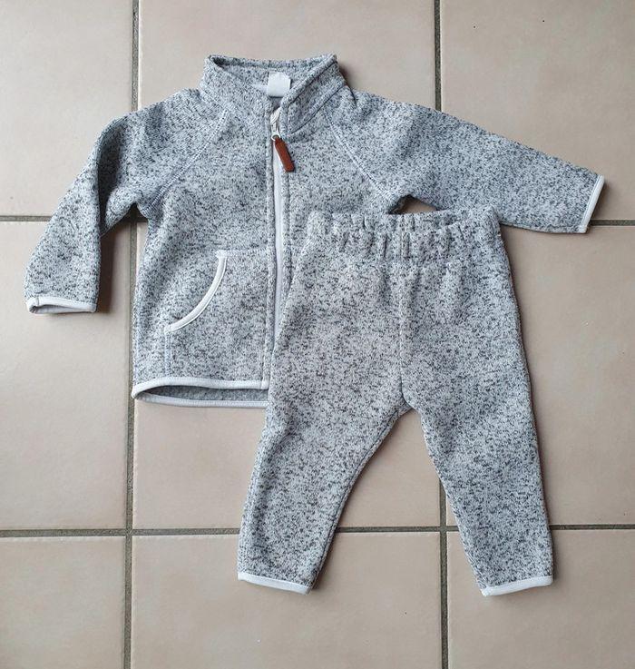 Ensemble sweet et pantalon H&M pour le bébé 6-9 mois - photo numéro 2