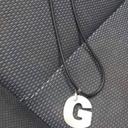 Collier avec lettre G nacré