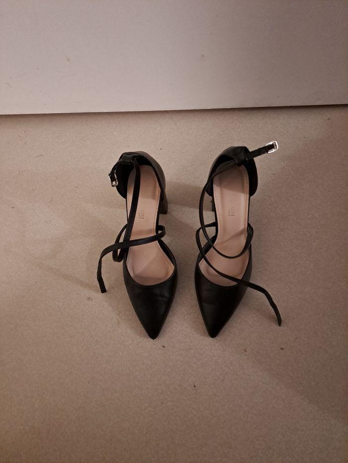 Chaussures à talons noires - photo numéro 1