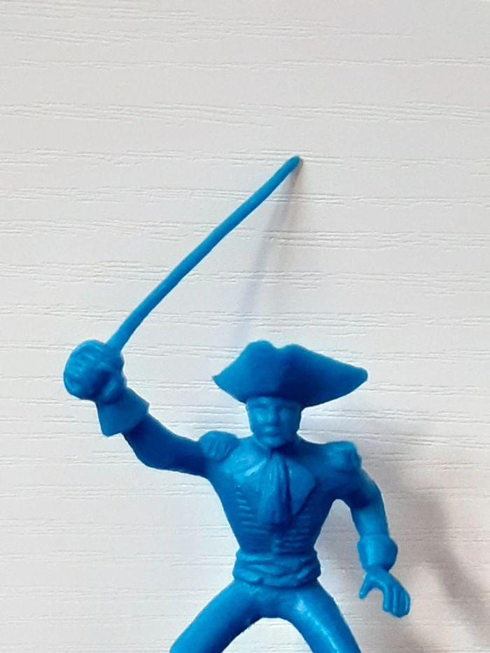 Figurine cowboy en plastique bleu La roche aux fées - photo numéro 2