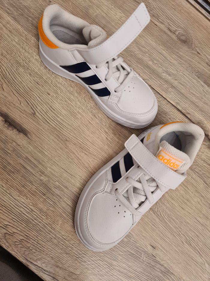 Baskets Adidas pointure 28 prix 15€ PAS D'ENVOI - photo numéro 4