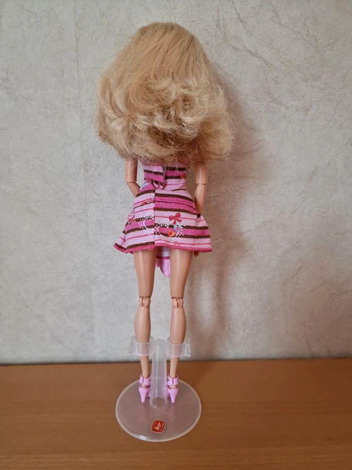 Poupée Barbie fashionistas swappin' styles Mattel en TBE - photo numéro 2