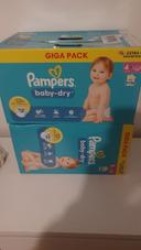 Lot de couches pampers taille 4+