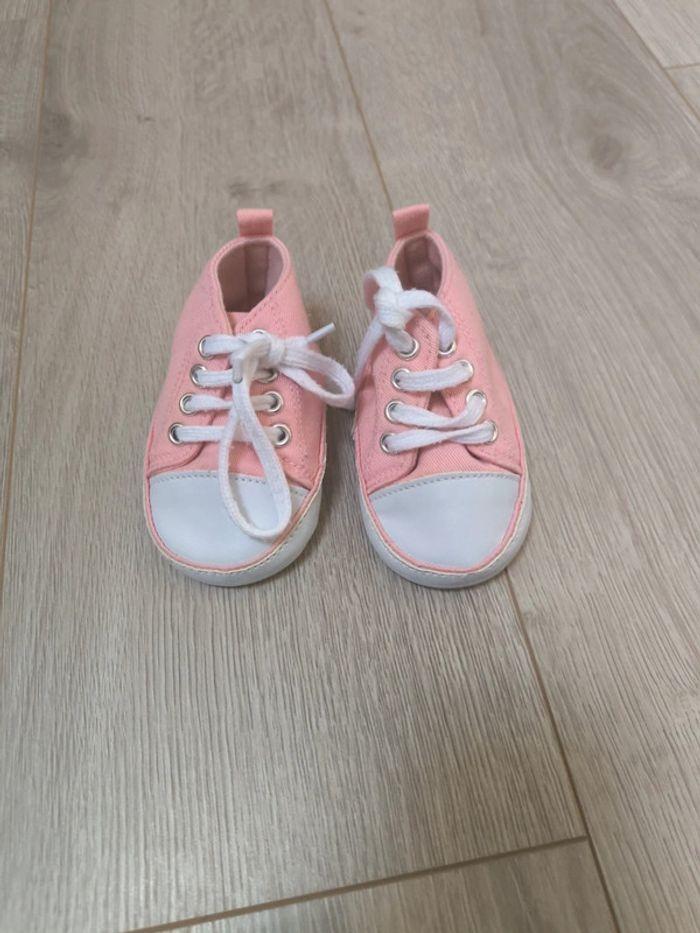 Chaussures bébé 6-9 mois - photo numéro 1