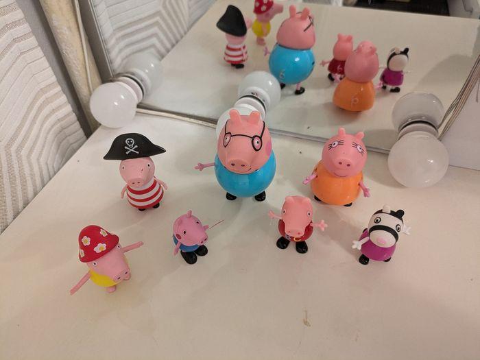 Lot de 7 figurines Peppa pig en parfait état - photo numéro 1