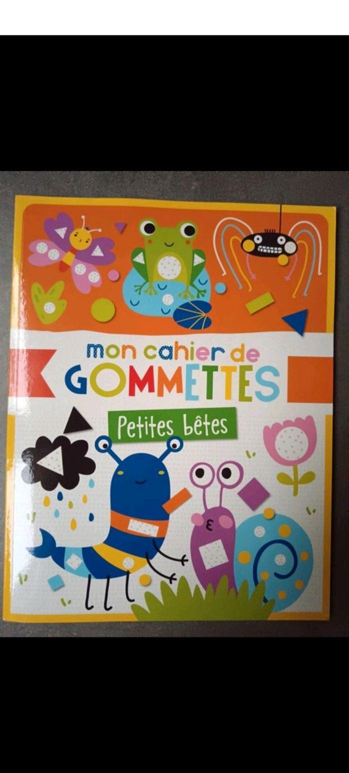 Cahier de gommettes neuf