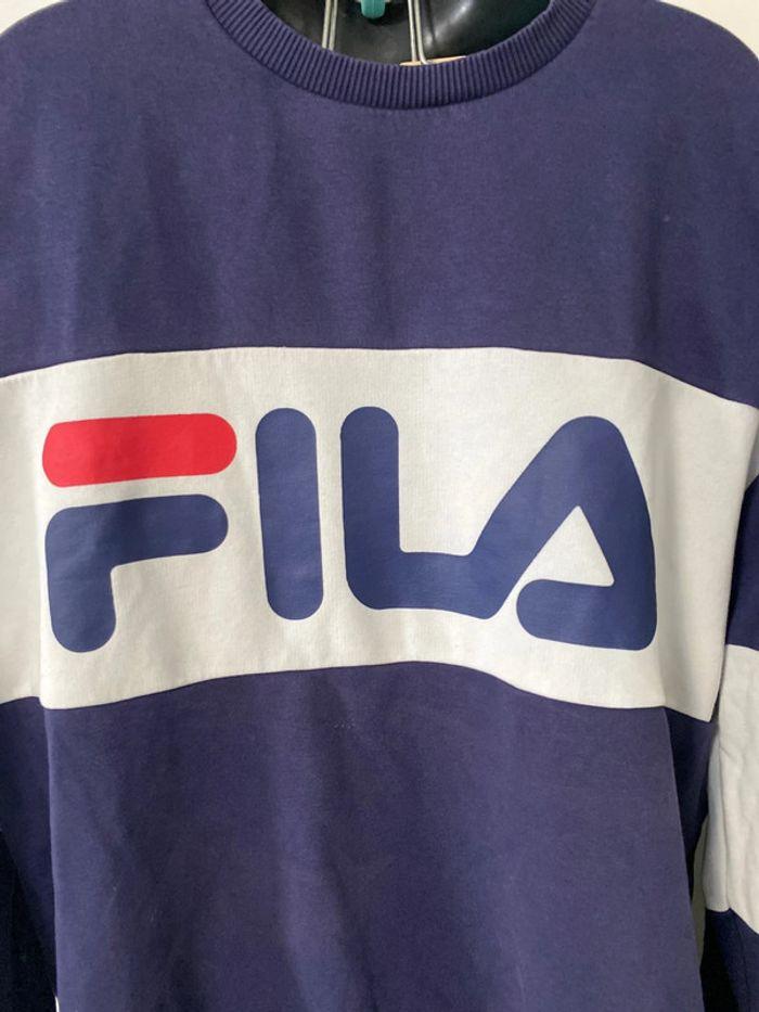 Pull FILA . Taille L - photo numéro 2