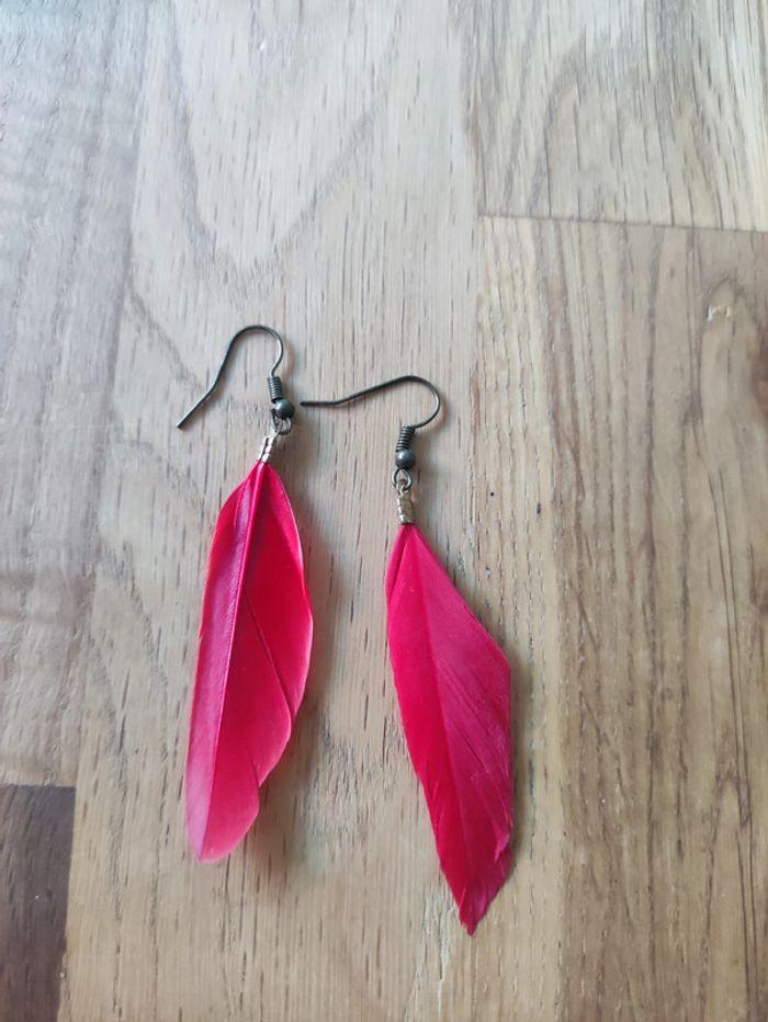 Boucles d'oreille fantaisie plumes rouges 💖 - photo numéro 1