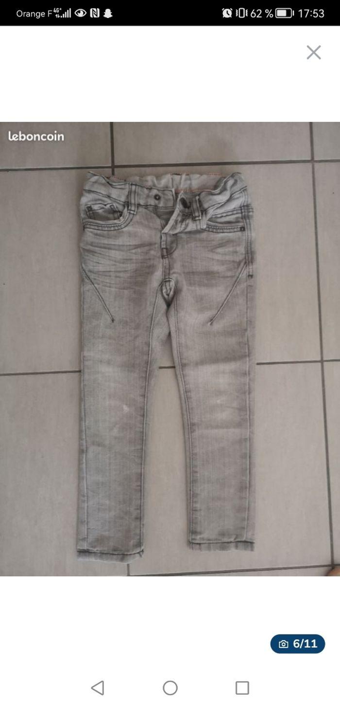 Lot de Pantalon,jeans , survêtement, salopette,garçon entre 4 et 5ans. - photo numéro 6