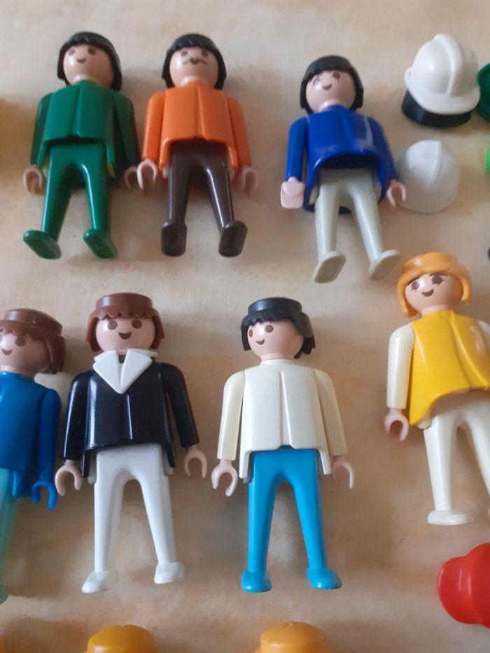 Personnages playmobils et accessoires divers - photo numéro 1