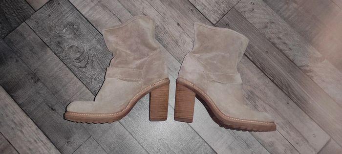 Boots en daim beige - photo numéro 2