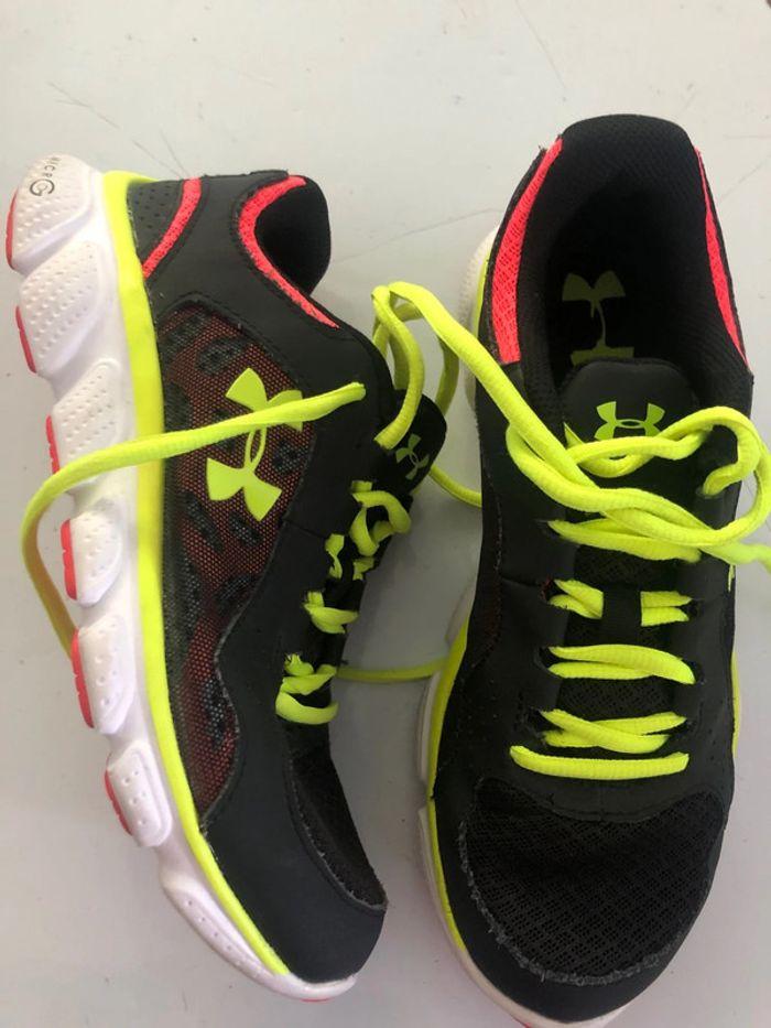 Baskets Under Armour . Neuf. Taille 37,5 - photo numéro 1