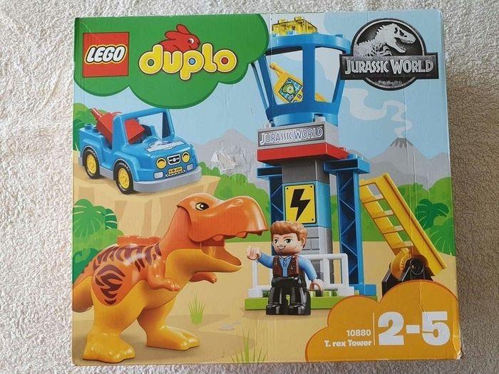 Lego Jurassic World - La tour du T-Rex - 10880 - ok - photo numéro 1