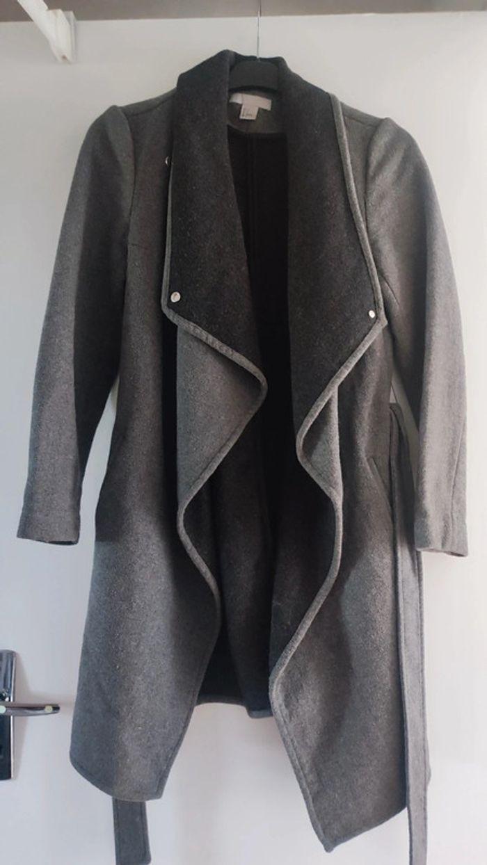 Joli manteau gris ceinturé H&M - photo numéro 2