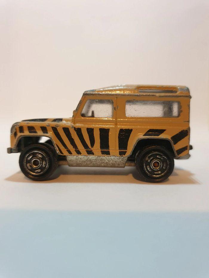 Majorette 266 4x4 Land Rover Defender 90 Safari - 1/60 🇫🇷 - photo numéro 11